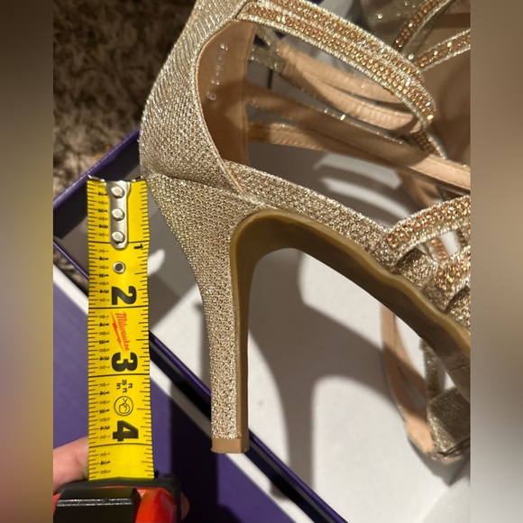 Like New! Gorgeous Champagne Sparkly Heels - Picture 8 of 8